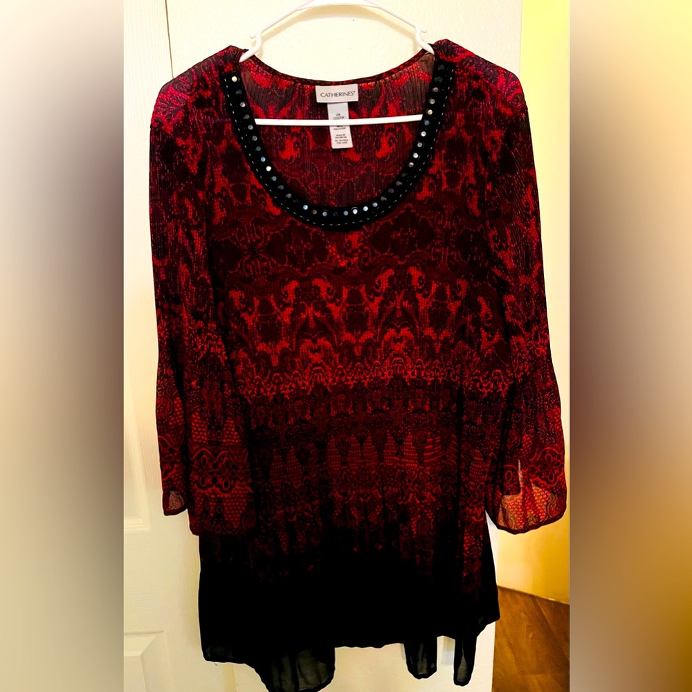 Catherine’s 2X or 22/24 red and black pleated blouse